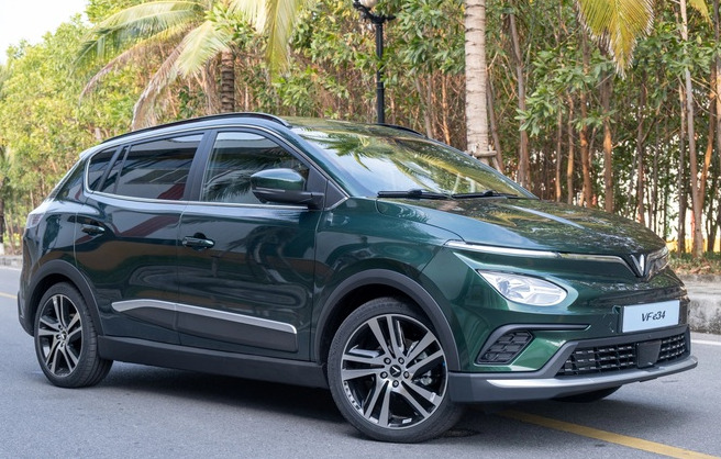 Sau 6 tháng kể từ khi bắt đầu bàn giao, VinFast đã đưa 1.444 xe VF e34 tới tay khách hàng (Ảnh: Đình Nam).

