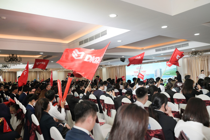 Toàn cảnh không khí sôi động tại cuộc thi hùng biện Ngô Mây Speaking Contest “Ride The Tide”.