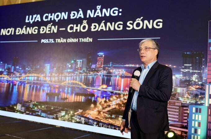 PGS.TS Trần Đình Thiên khẳng định Đà Nẵng cần tiến về phía trước, đặt trong cuộc đua mang tính toàn cầu.