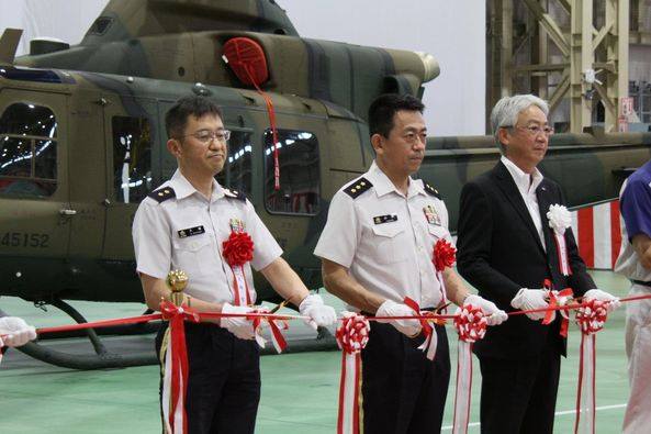 Nghi lễ cắt băng khánh thành bàn giao trực thăng của Subaru. 