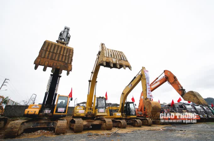 Máy móc, thiết bị thi công Dự án Kết nối giao thông các tỉnh miền núi phía Bắc