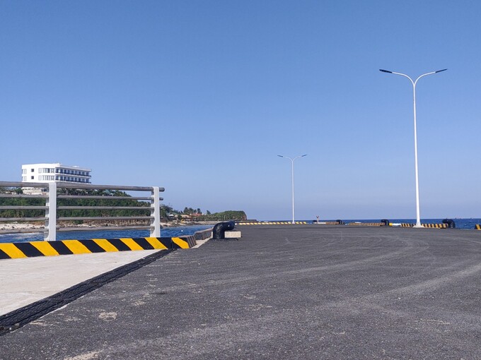 Mặt cầu của bến cảng Bến Đình. 