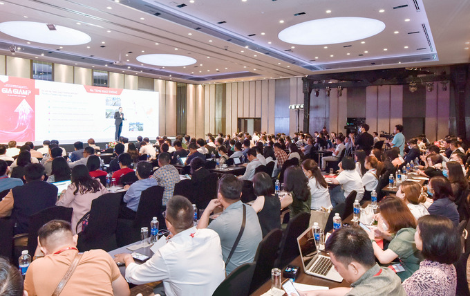 Toàn cảnh Báo cáo thị trường Bất động sản Nhà ở TP.HCM và vùng phụ cận 6 tháng đầu năm 2022 do DKRA Việt Nam tổ chức.