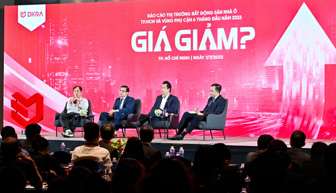 Các diễn giả tham gia thảo luận xoay quanh diễn biến thị trường và chủ đề 