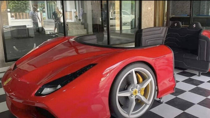 Xưởng tại Thái Lan này cũng chế tạo đồ nội thất lấy cảm hứng từ siêu xe