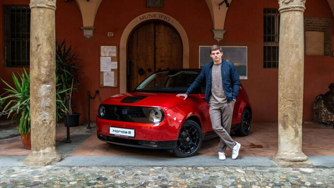 Honda e Limited Edition có ngoại thất phối đen đỏ thể thao