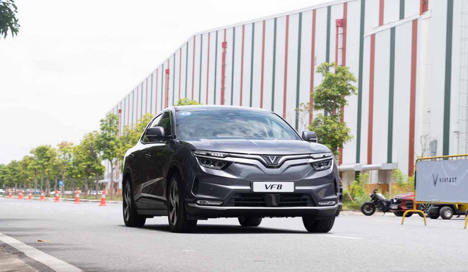 VinFast được nhiều người tin tưởng có thể cạnh tranh sòng phẳng với những hãng xe lớn trên thế giới.
