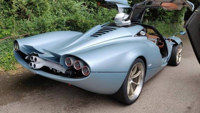 Hệ thống ống xả mới bằng titan phủ ceramic chỉ nặng 4,4 kg, trọng lượng xe Pagani Huayra Codalunga khoảng 1.200 kg