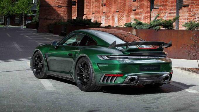 Các chi tiết như phần cản trước của xe được làm lại hoàn toàn bằng carbon cùng các hốc gió được thiết kế phức tạp hơn