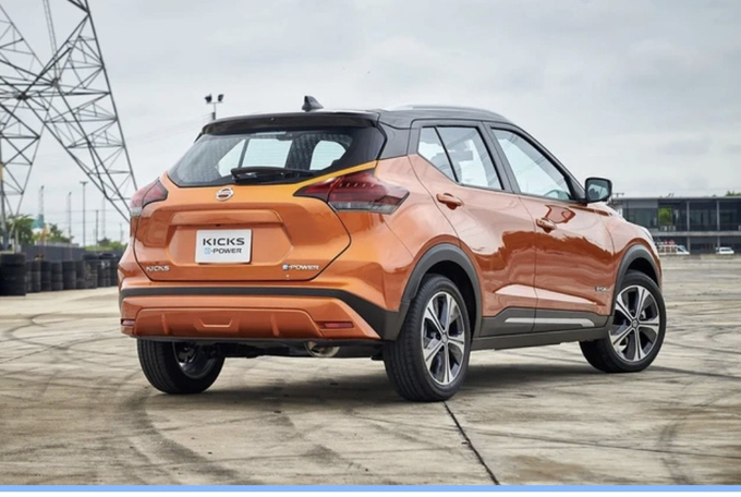  Công nghệ an toàn đáng chú ý có cảnh báo chệch làn đường, hỗ trợ giữ làn