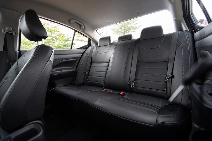Hàng ghế sau của Nissan Almera mới.