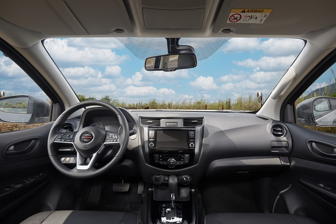 Khả năng cách âm trên Nissan Navara được cải tiến vượt trội nhờ việc bổ sung vật liệu cách âm 3 lớp.