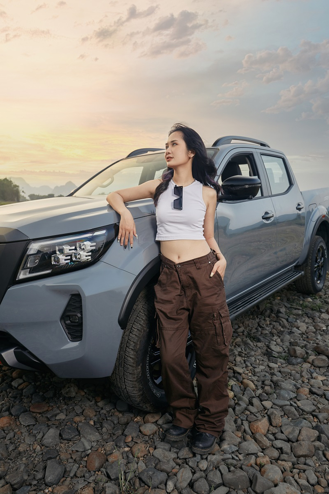 Xe được trang bị hệ thống hỗ trợ khởi hành ngang dốc và hệ thống hỗ trợ xuống dốc.