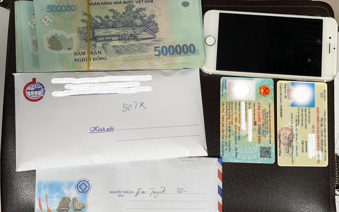 170 triệu đồng trong kiện hành lý bỏ quên đã được Phòng hành lý thất lạc CHK quốc  tế Nội Bài trao trả đầy đủ cho chủ nhân 
