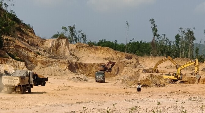 Chủ tịch UBND tỉnh Quảng Ngãi Đặng Văn Minh cam kết Quảng Ngãi sẽ bố trí đủ nguồn vật liệu phục vụ thi công công trình cao tốc Bắc - Nam phía Đông, giai đoạn 2021-2025.