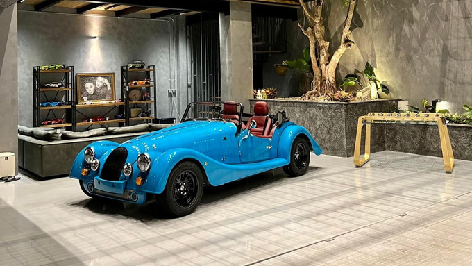 Morgan lần đầu tiên có mặt tại VMS.