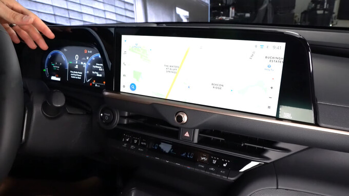 Màn hình giải trí to bản và tiện ích