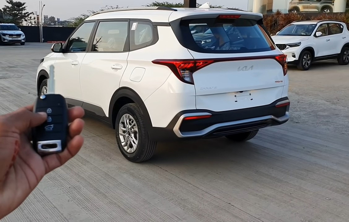 KIA Carens 2022 xuất hiện tại Việt Nam, thách thức Toyota Veloz Cross, Xpander.