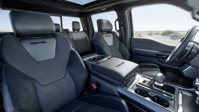 Khoang nội thất rộng rãi