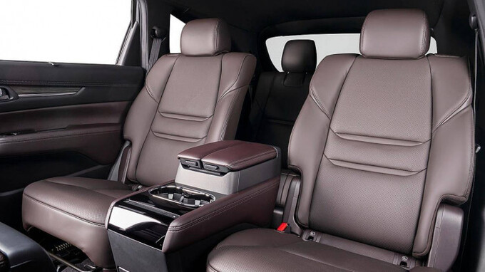 Khoang ghế sau rộng raci thoải mái