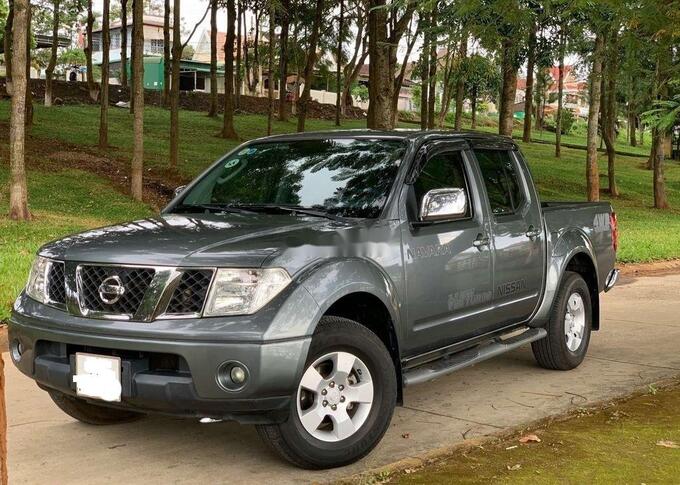 Nissan Navara đời 2011 có giá dưới 300 triệu.

