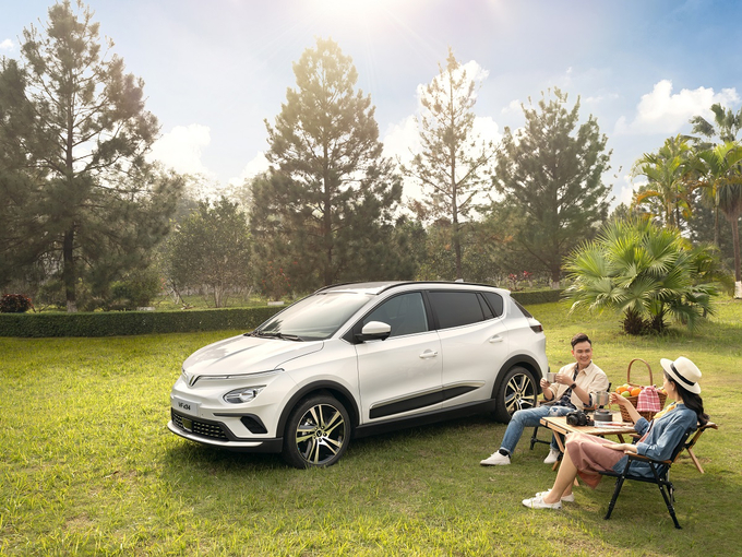 Khách hàng cũng sẽ được thử tay lái với mẫu xe ô tô điện thông minh đầu tiên của Việt Nam – VinFast VF e34..