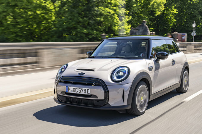 MINI Cooper SE được chuyển đổi đặc biệt dành cho người khuyết tật.