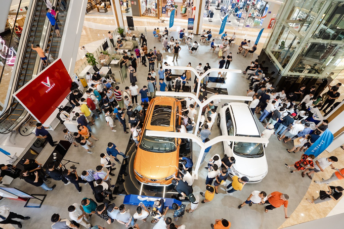 Hàng ngàn người đăng kí lái thử xe VF8.