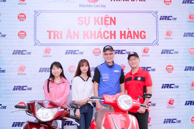 Tri ân khách hàng.