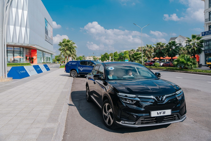 Lần đầu tiên được ngồi sau vô lăng, lái thử ô tô điện thông minh VinFast VF 8 là trải nghiệm không thể nào quên với nhiều khách hàng dự ngày hội “Nhà xanh xe điện – Mở lối tương lai”.