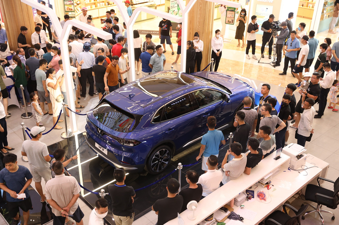 Mẫu xe VinFast VF 8 đang được sự quan tâm của nhiều khách hàng.