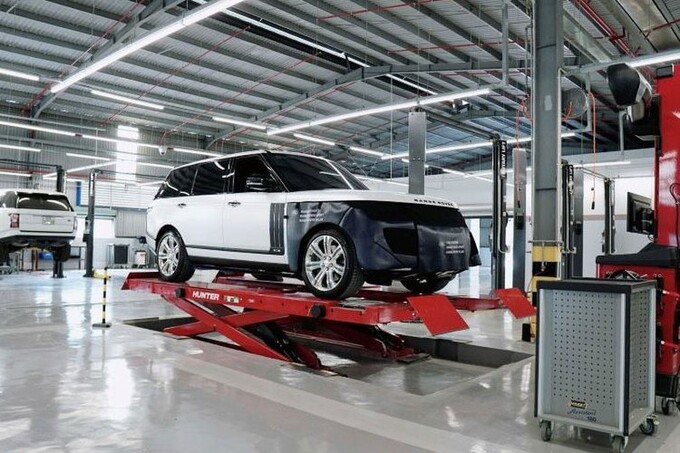Jaguar Land Rover chỉ có 2 xưởng dịch vụ tại Hà Nội và TP.HCM, Porsche chỉ có 1 xưởng tại TP.HCM, Lamborghini và Bentley dường như không có xưởng dịch vụ riêng. 