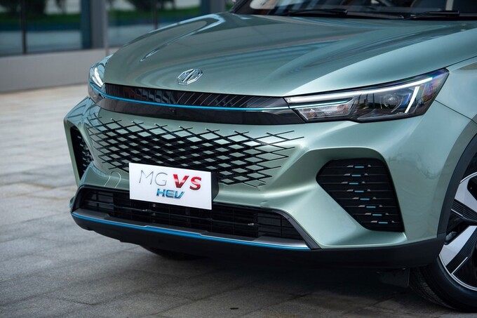 Logo sắc nét cùng dải đèn led ấn tượng