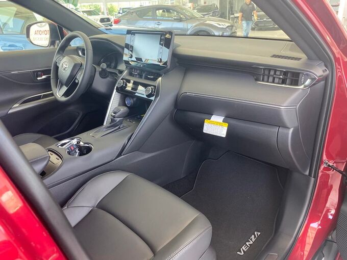 Venza 2022 trang bị màn hình hắt kính lái HUD 10 inch,.