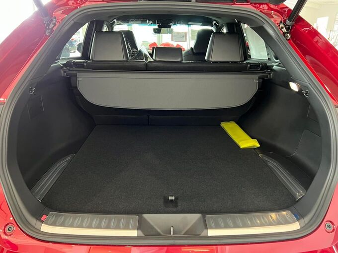 Cốp sau thiết kế khá rộng rãi.