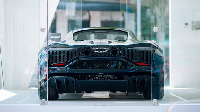 Kết hợp máy xăng cùng mô tơ điện, tạo ra tổng công suất 680 mã lực và 810 Nm mô-men xoắn