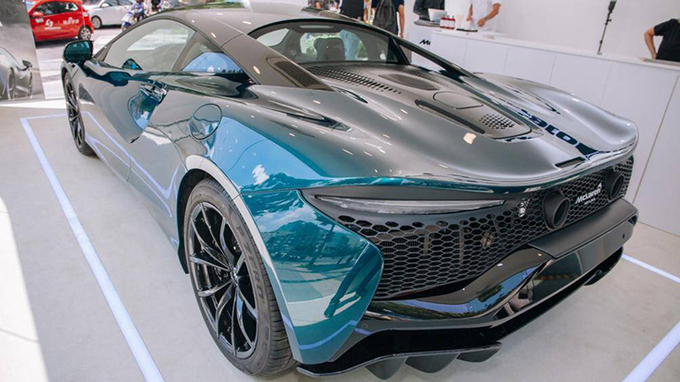 Chiếc xe thừa hưởng cấu trúc sợi carbon trọng lượng siêu nhẹ MCLA, tối ưu hóa cho thế hệ động cơ mới của dòng xe hybrid hiệu suất cao