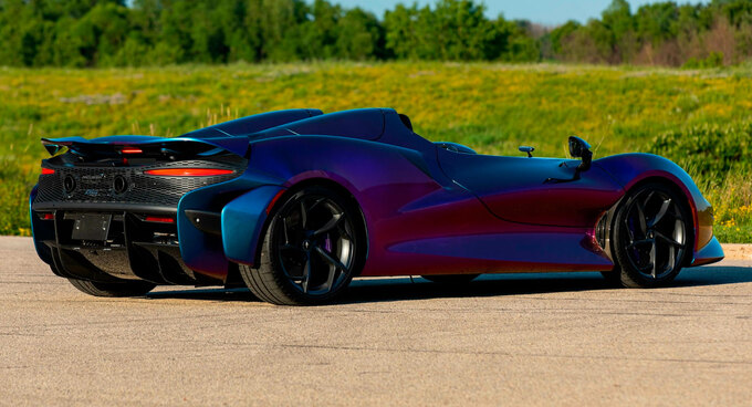 Siêu xe McLaren Elva có giá giá 2,75 triệu USD sau khi đổi mầu sơn