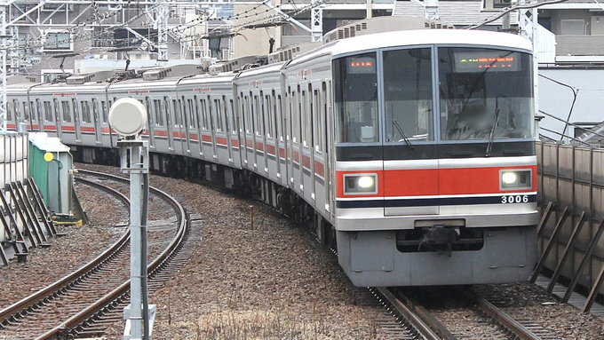 100% tàu của công ty Tokyu Railways, Nhật Bản chạy bằng năng lượng xanh 