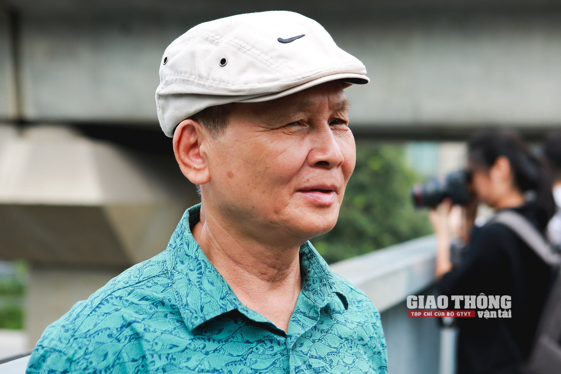 Ông Thái Văn Mục (câu lạc bộ Thăng Long, Hà Nội) cho hay: “Tôi thấy người dân hiện tại vẫn đi theo thói quen cũ, sau vài hôm nữa chắc mọi người sẽ quen đường di chuyển đúng làn hơn