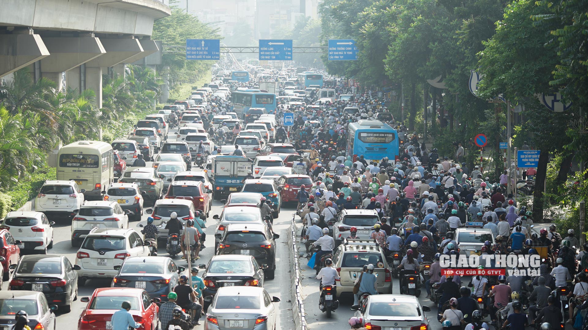 Được biết, tổng chiều dài lắp đặt thí điểm dải phân cách là 748m được chia thành 11 đoạn. Trong đó, theo hướng hầm chui đi Ngã Tư Sở, chiều dài dải phân cách là 385m; hướng Ngã Tư Sở đi hầm chui Thanh Xuân, chiều dài dải phân cách là 353m