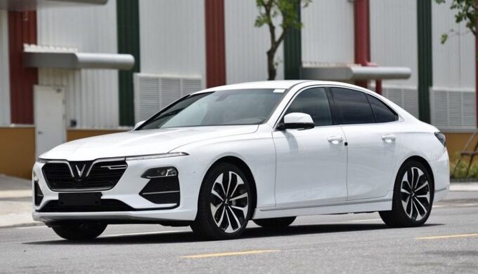 VinFast Lux A2.0 bất ngờ lên ngôi với 1085 xe bán ra trong tháng 7.