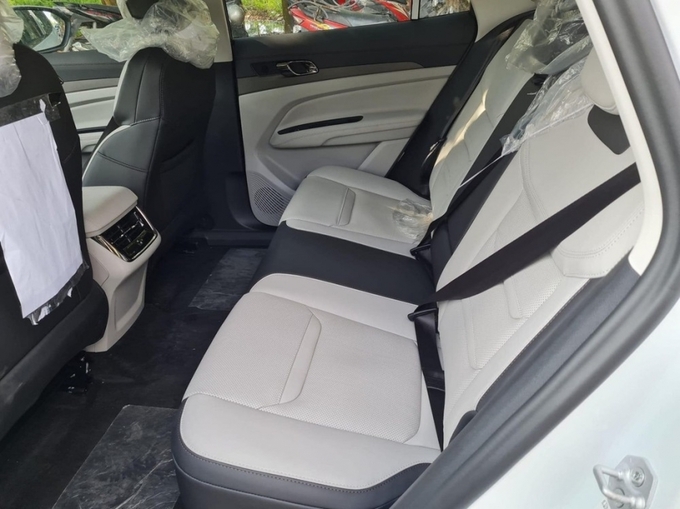 Toàn bộ ghế được bọc da cao cấp.