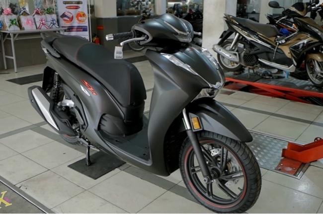 Honda SH 350i tiếp tục giảm giá thấp hơn so với giá niêm yết gần 6 triệu đồng.