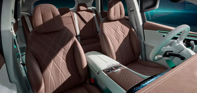 EQE SUV là một trong những mẫu xe 5 chỗ ngồi rộng rãi nhất phân khúc.