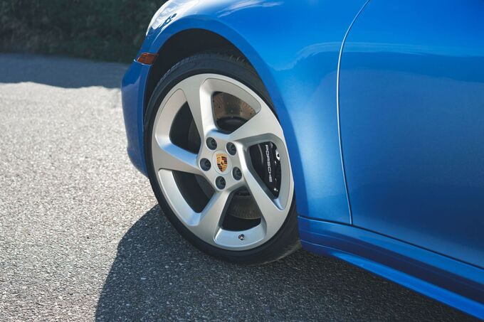 Bộ mâm bánh thiết kế khá hiện đại.