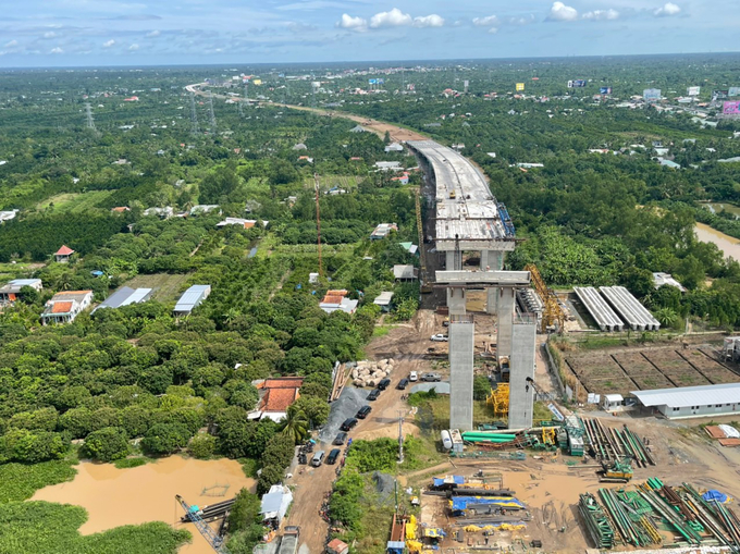 Khu vực thi công đường dãn và cầu dẫn phía bờ Tiền Giang