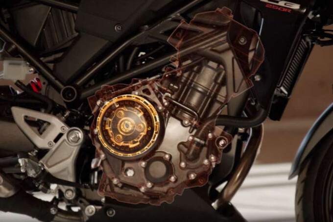 CB250R tiếp tục sử dụng động cơ 250 cc xi-lanh đơn.