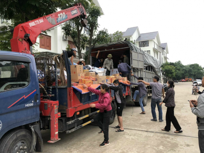 dùng cả xe chuyên dụng để chở hàng hóa