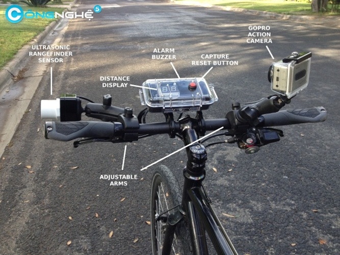 canh-sat-my-duoc-trang-bi-thiet-bi-sieu-am-de-thuc